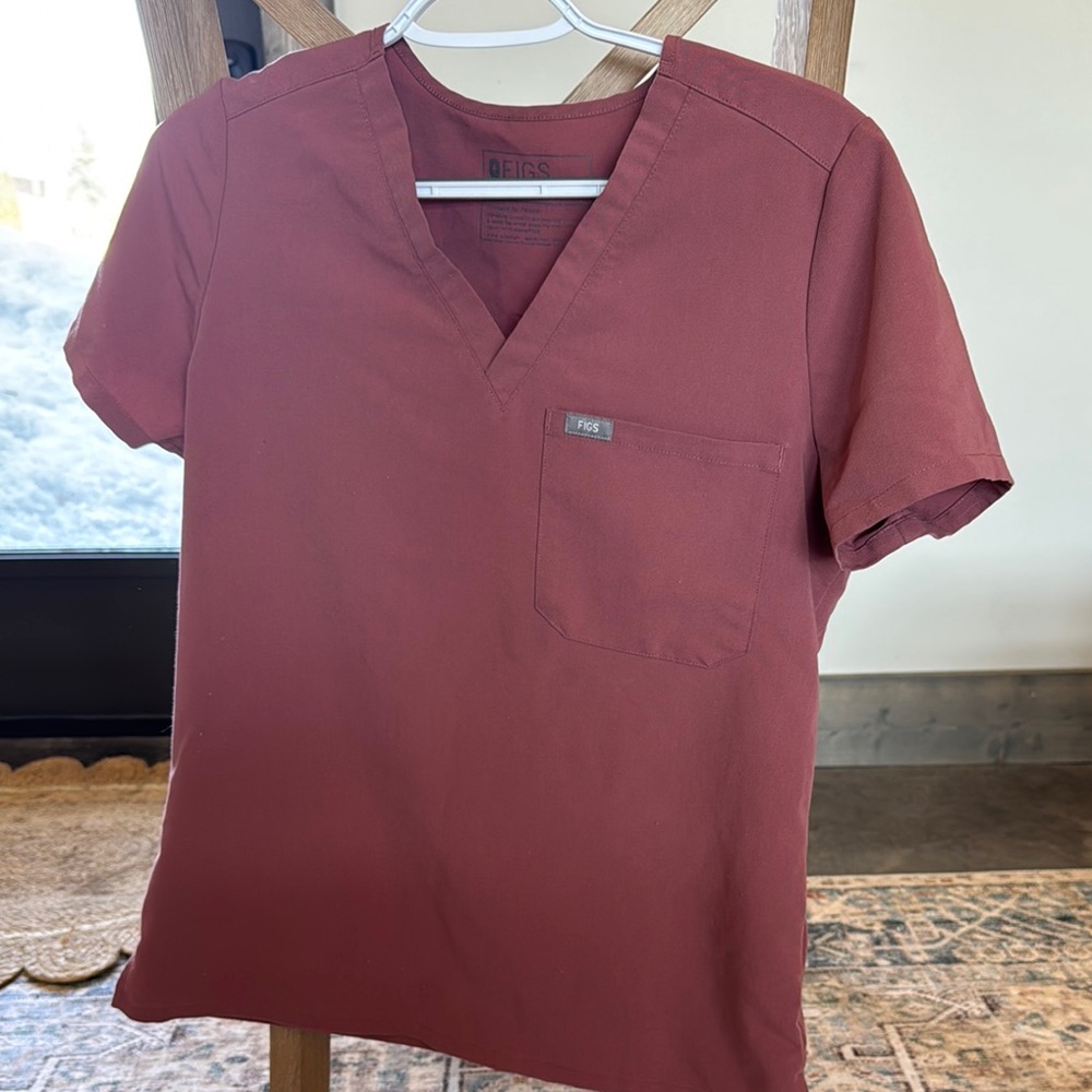 FIGS Women's V-Neck Scrub Top in Burgundy